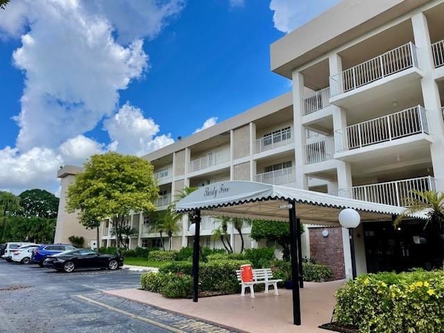 3151 S Palm Aire Drive 307 — photo 2