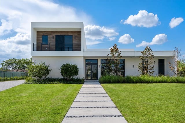 16589 N Botaniko N Drive, sold in Botaniko Weston Estates, Weston, FL