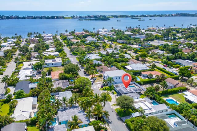 228 Santa Lucia Drive, sold in Santa Lucia, West Palm Beach, FL