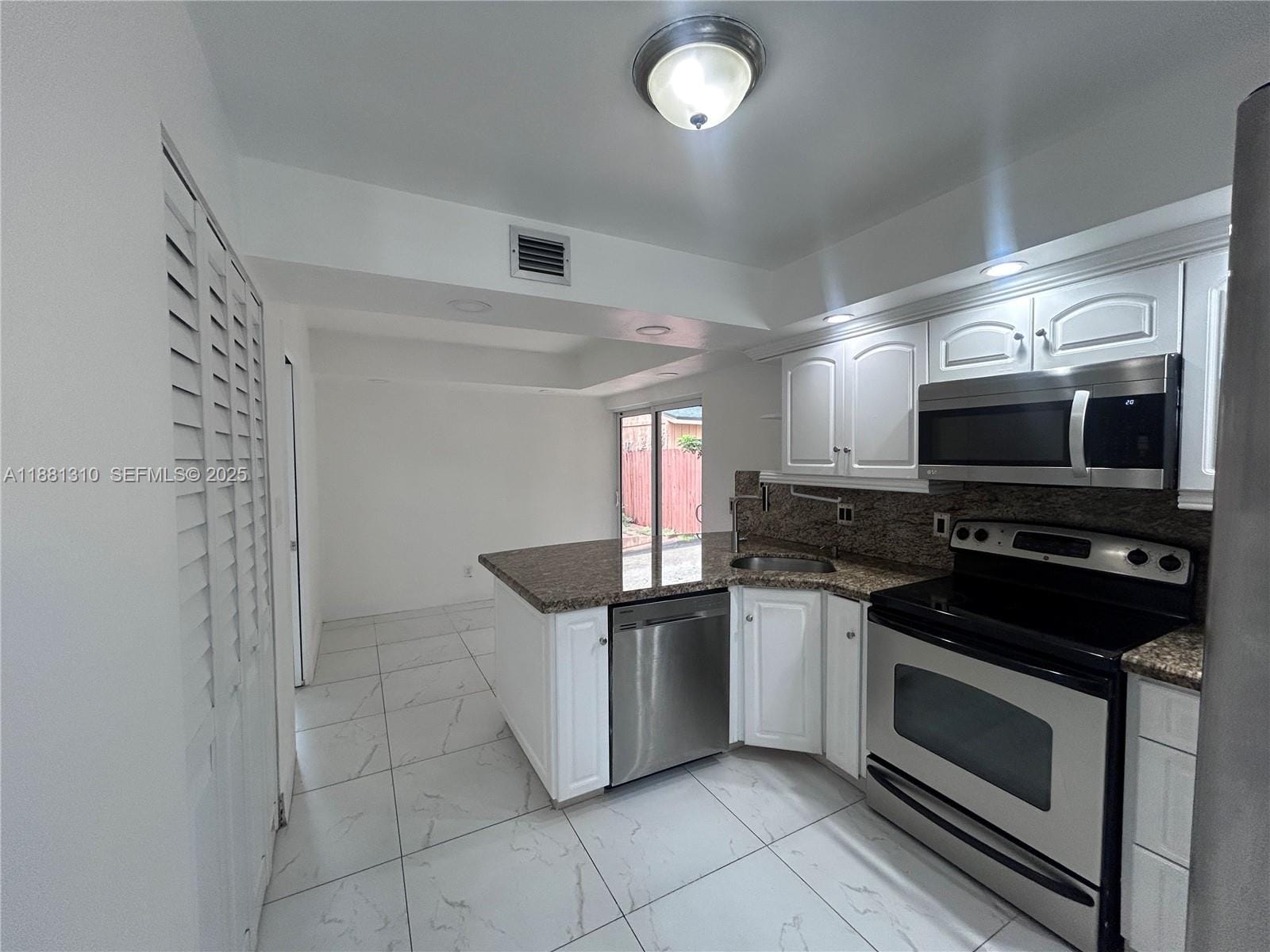 8610 SW 156th Court 115 — photo 4