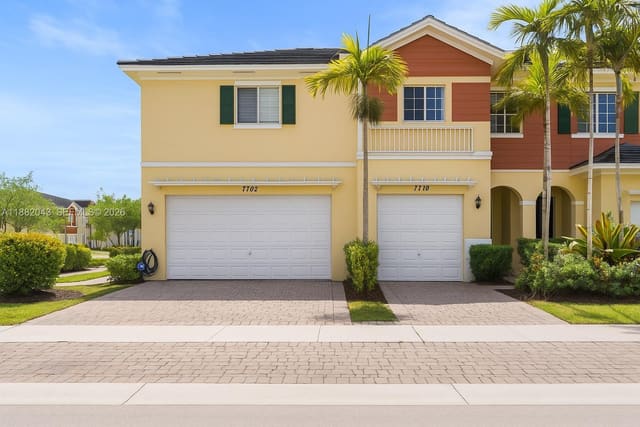 7702 Paddock Place 7702, sold in Saddle Bridge, Davie, FL