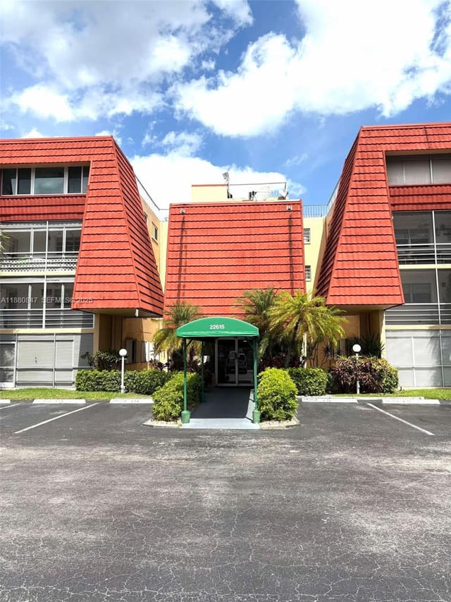 22615 SW 66th Avenue 103, Boca Raton, FL 33428
