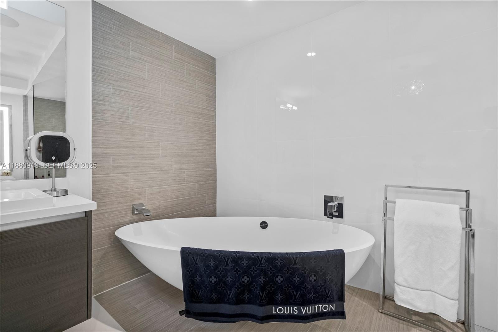 300 Sunny Isles Boulevard 41802, Sunny Isles Beach, FL 33160 photo 27