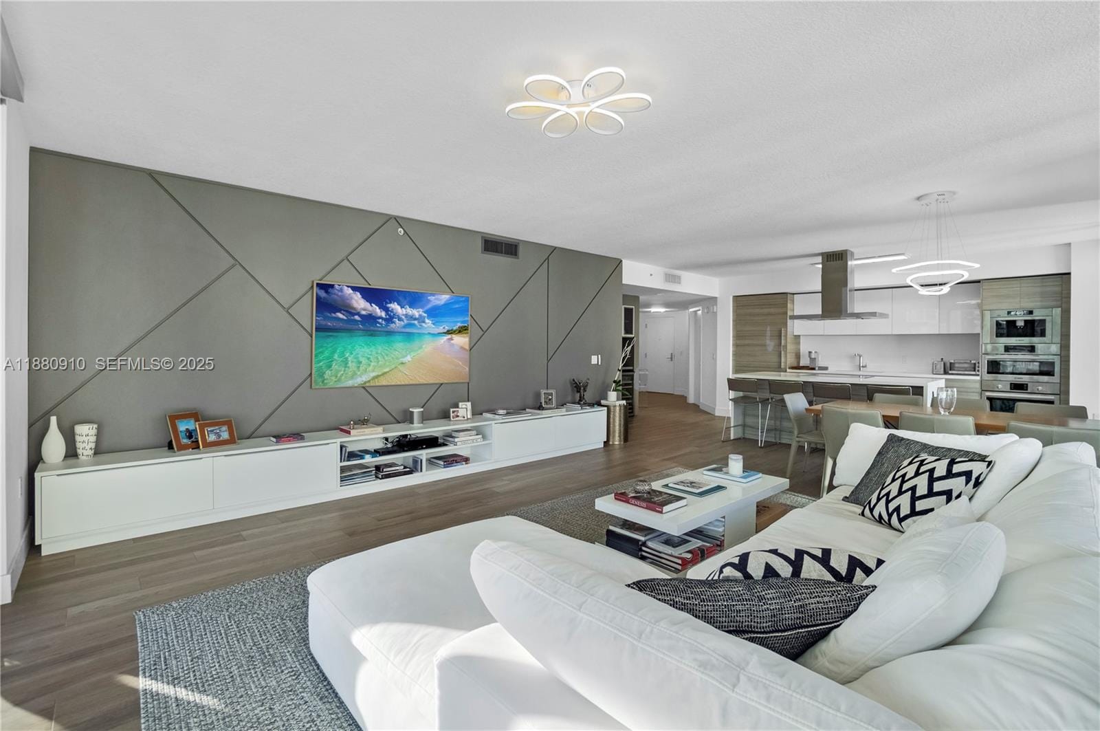 300 Sunny Isles Boulevard 41802 — photo 4