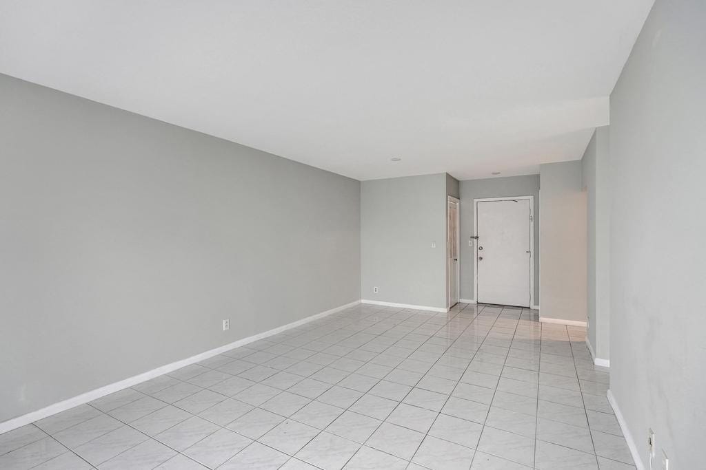 200 S Birch Road 305 — photo 11