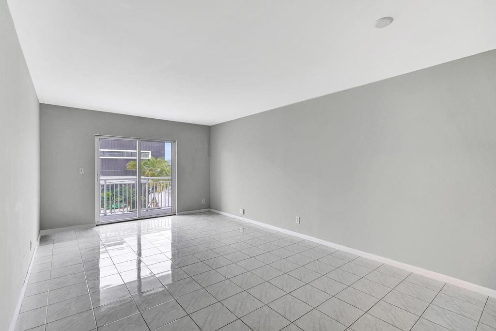 200 S Birch Road 305 — photo 9