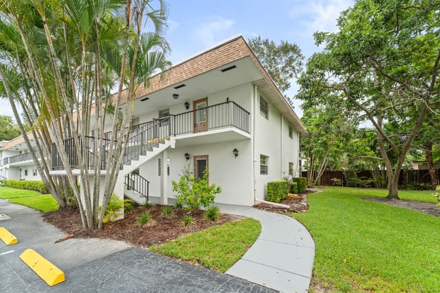 2950 SE Ocean Boulevard 1-10, sold in Kingswood Condo, Stuart, FL