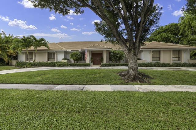 2812 Embassy Drive, West Palm Beach, FL 33401