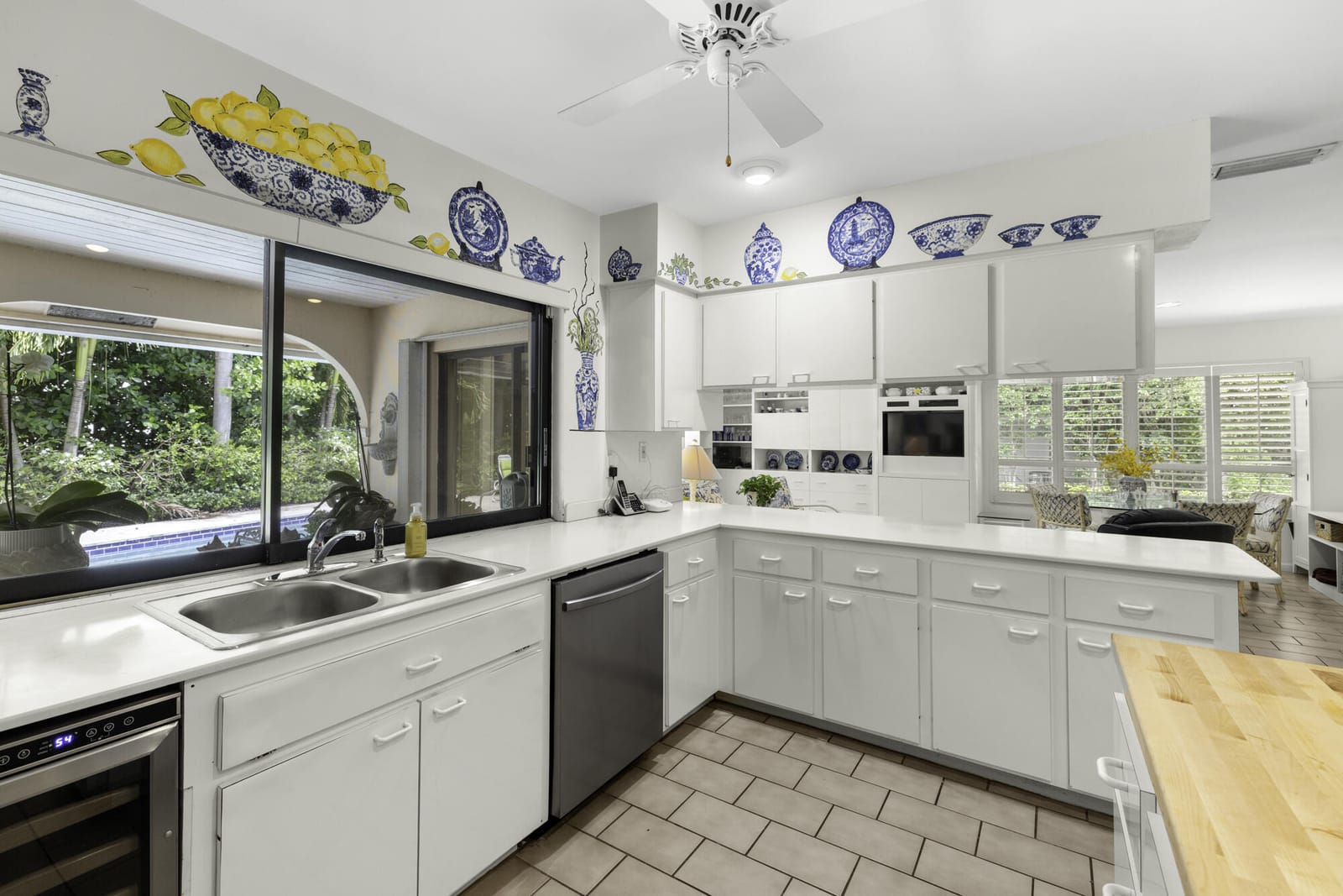 2812 Embassy Drive, West Palm Beach, FL 33401 photo 11