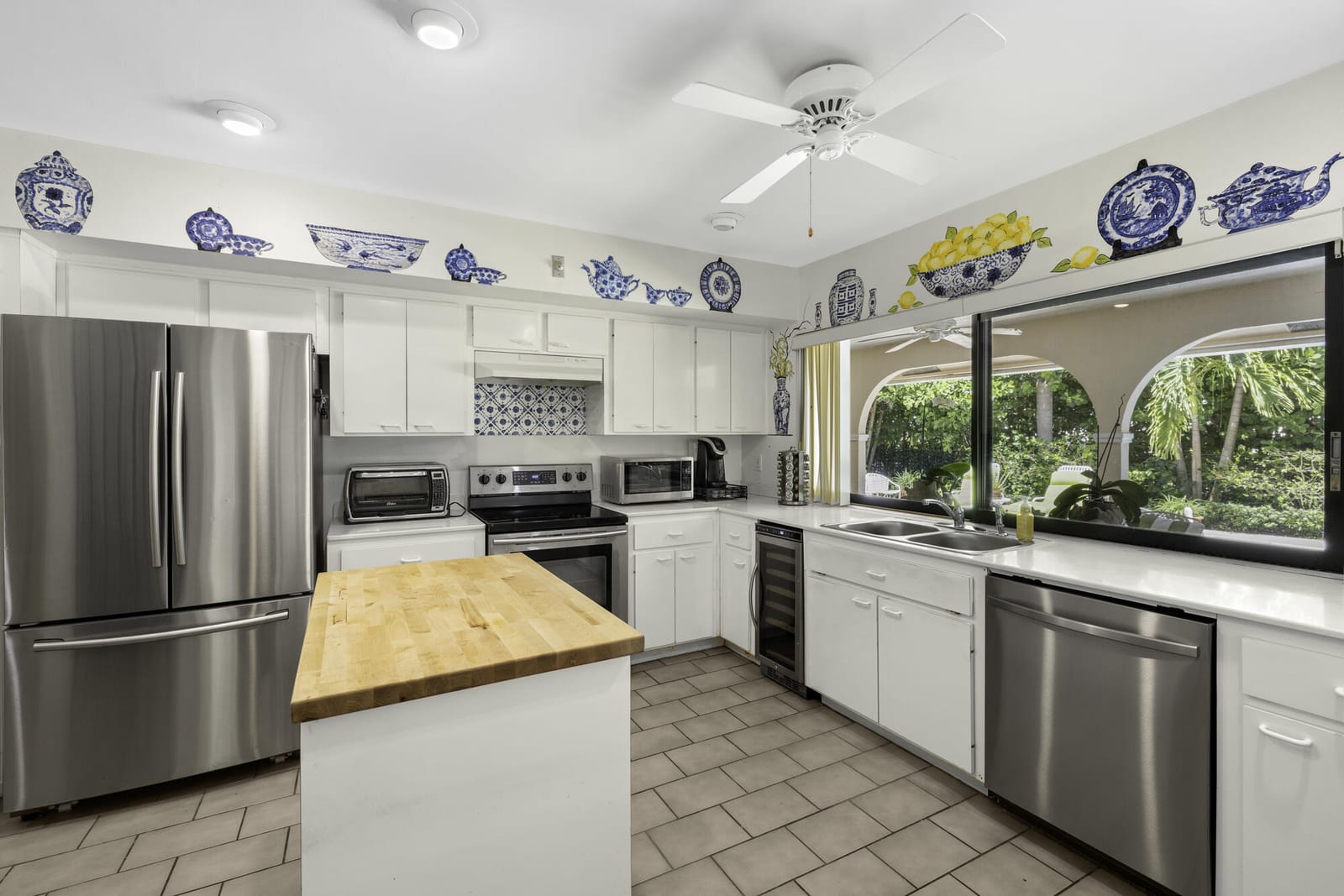 2812 Embassy Drive, West Palm Beach, FL 33401 photo 8
