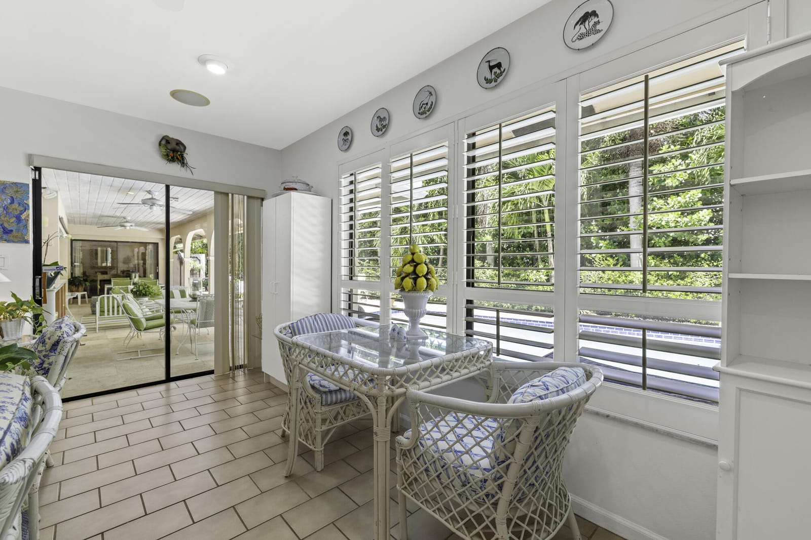 2812 Embassy Drive, West Palm Beach, FL 33401 photo 9