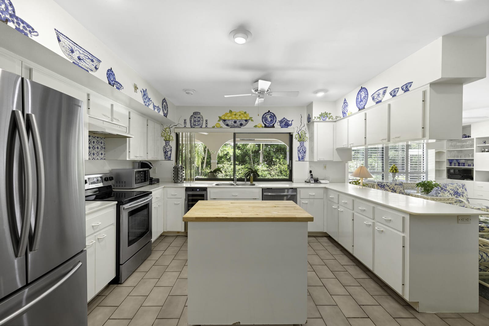 2812 Embassy Drive, West Palm Beach, FL 33401 photo 10