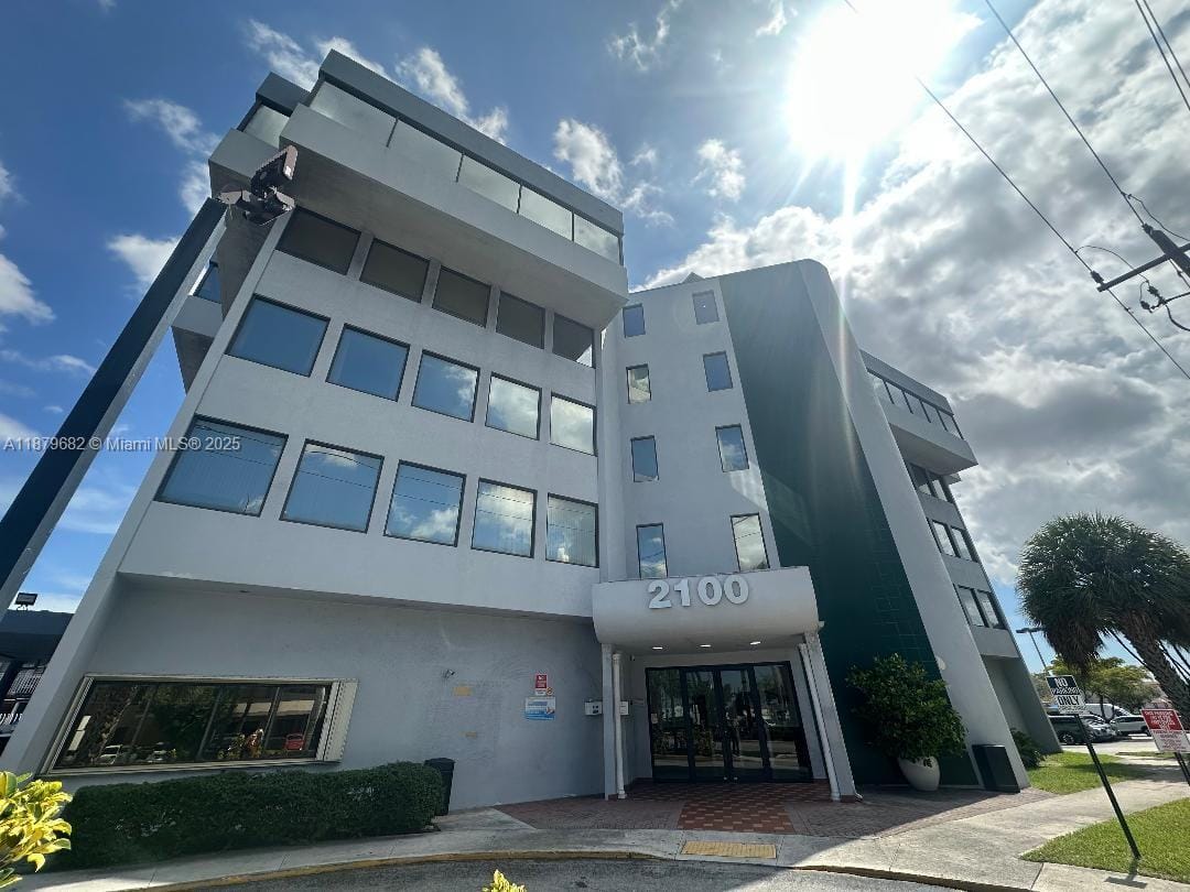 2100 W 76th Street 309, Hialeah, FL 33016 photo 2