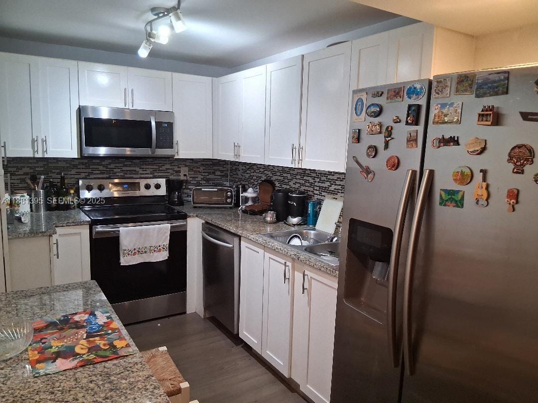 1400 St Charles Place 201 — photo 6