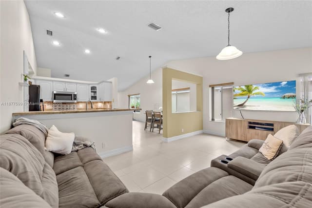 882 San Remo Drive, Weston, FL 33326