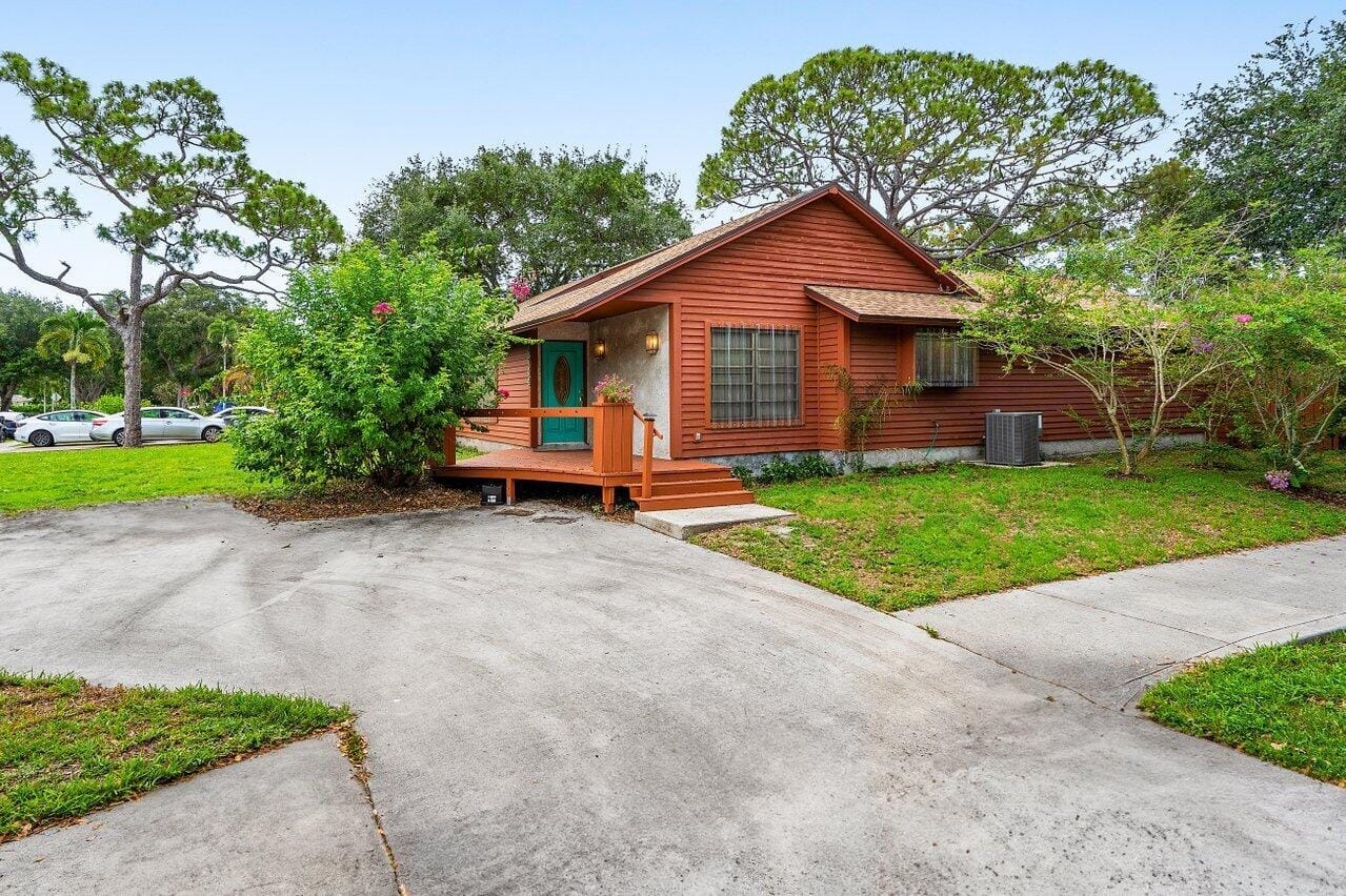 4744 Dolphin Drive, Lake Worth, FL 33463 photo 2