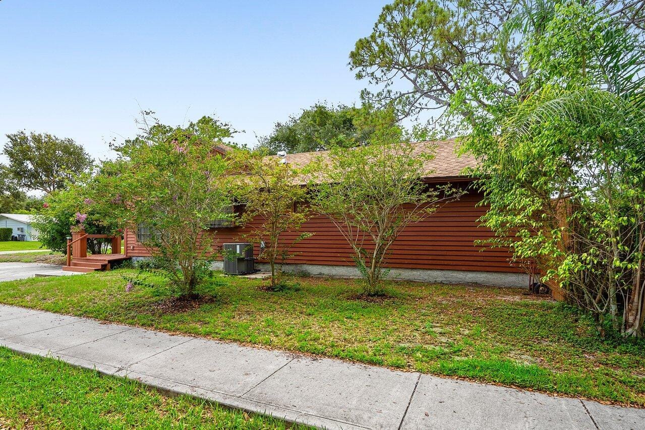 4744 Dolphin Drive, Lake Worth, FL 33463 photo 3