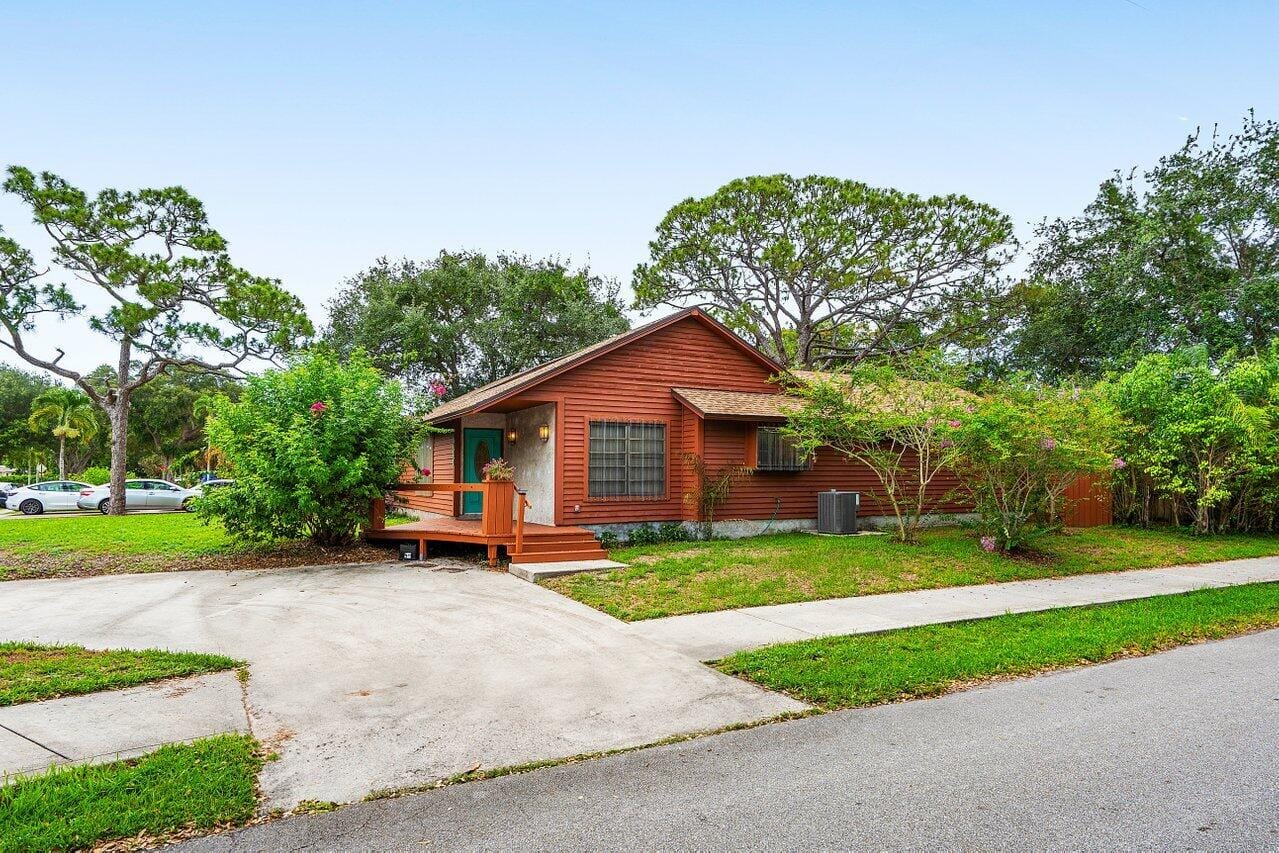 4744 Dolphin Drive, Lake Worth, FL 33463 photo 4