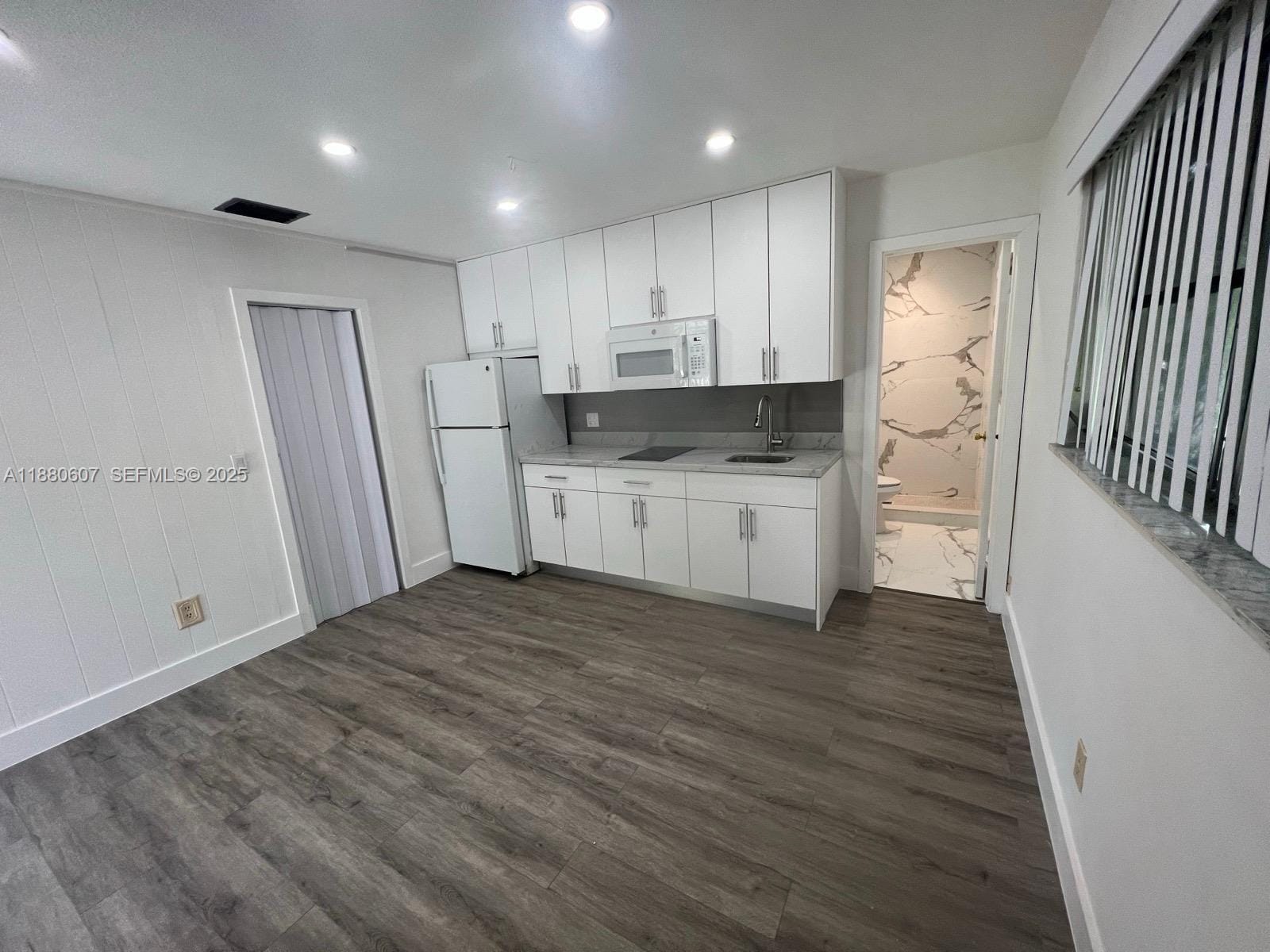222 SW 8th Street C — photo 2