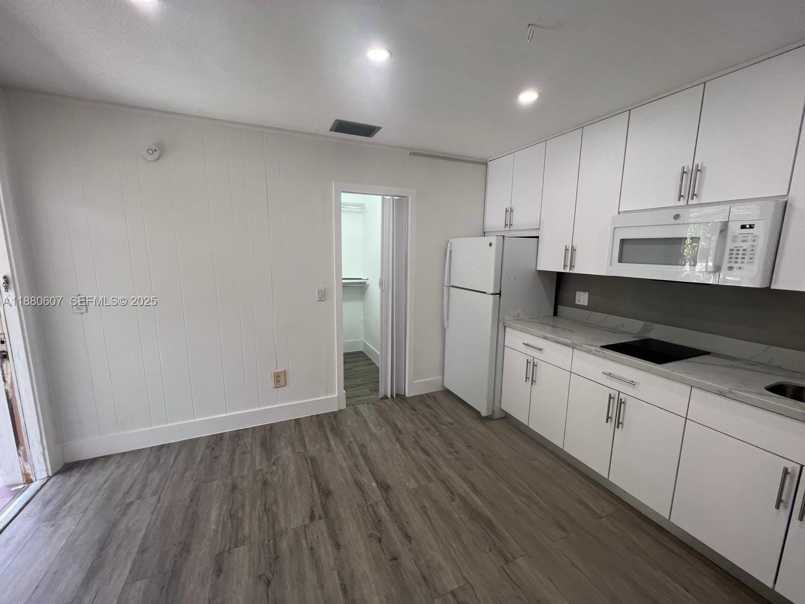 222 SW 8th Street C — photo 5
