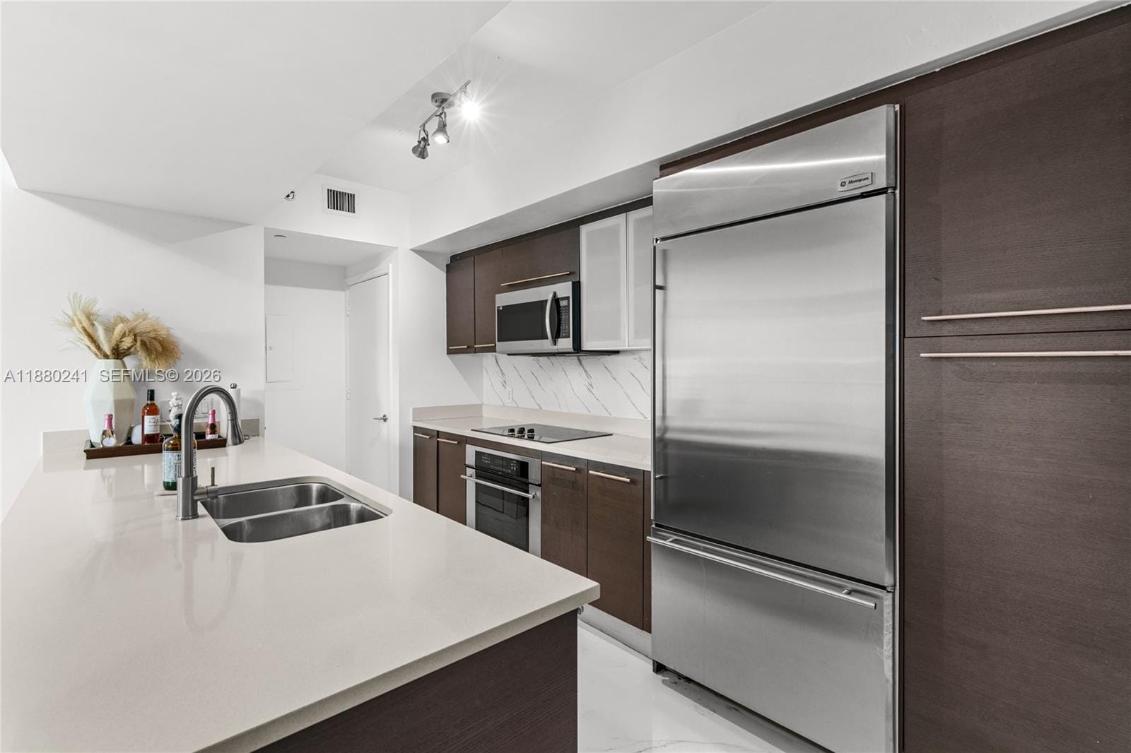 55 SE 6th Street 1203 — photo 2