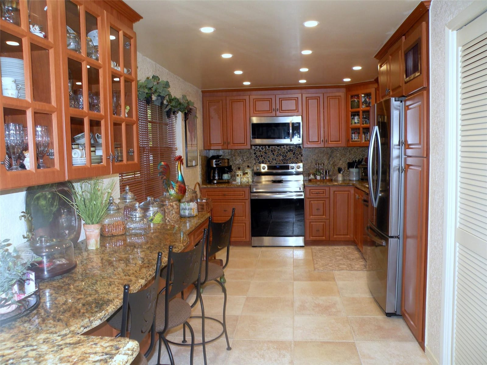 4221 W Palm Aire Drive 102 — photo 2