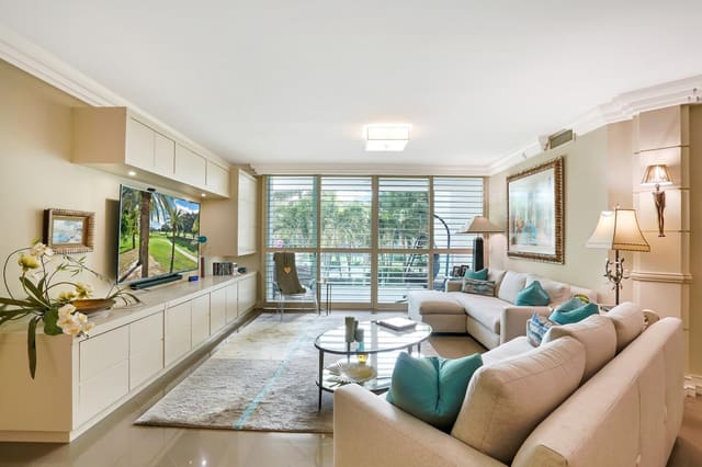 550 SE Mizner Boulevard B209, Townsend Place, Boca Raton, FL