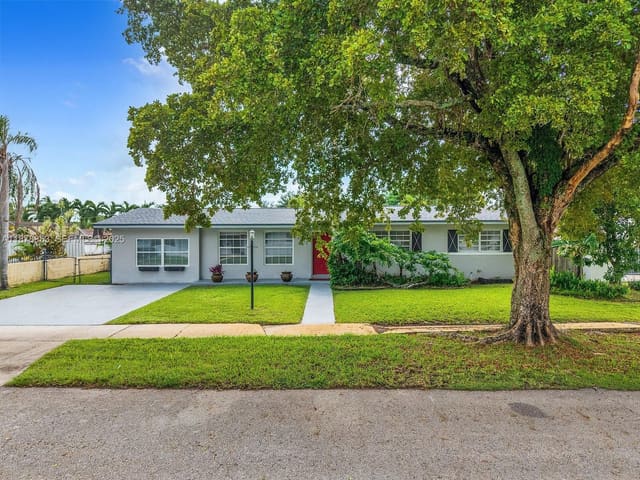 1711 SW 92nd Place, Miami, FL 33165