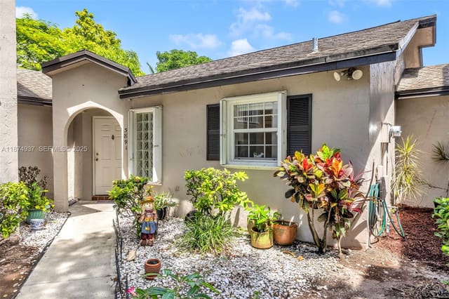 3891 NW 122nd Terrace, sold in Twin Fountains, Sunrise, FL