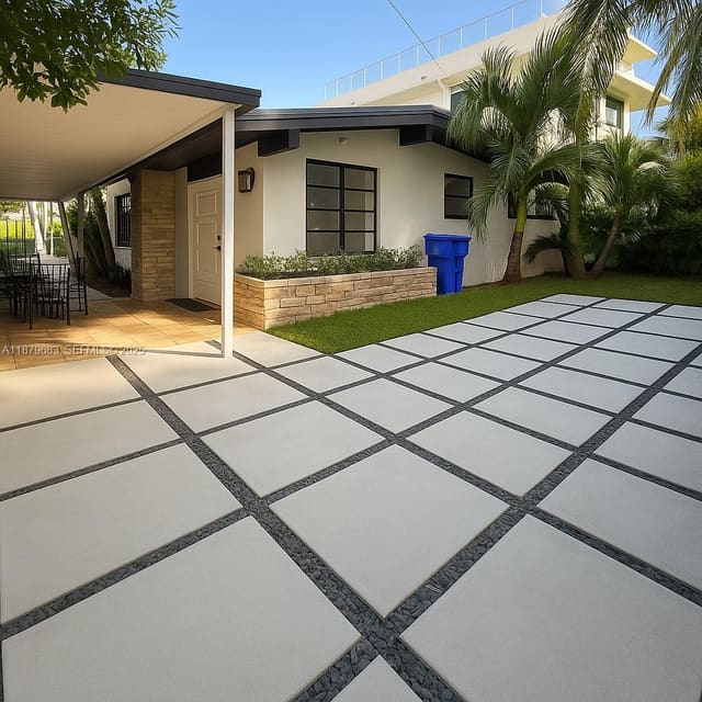 691 NW 7th St Road, Miami, FL 33136