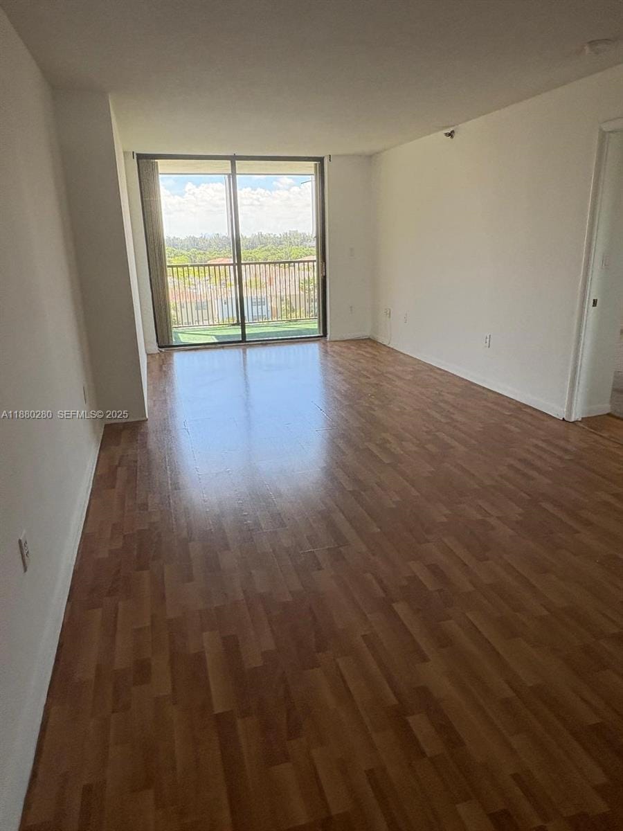 900 NE 195th Street 702 — photo 9