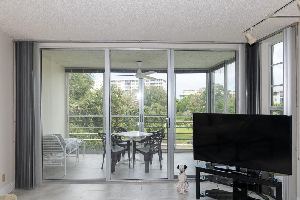 545 Oaks Lane 407 — photo 2
