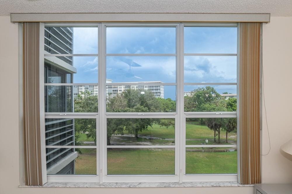 545 Oaks Lane 407, Pompano Beach, FL 33069 photo 16