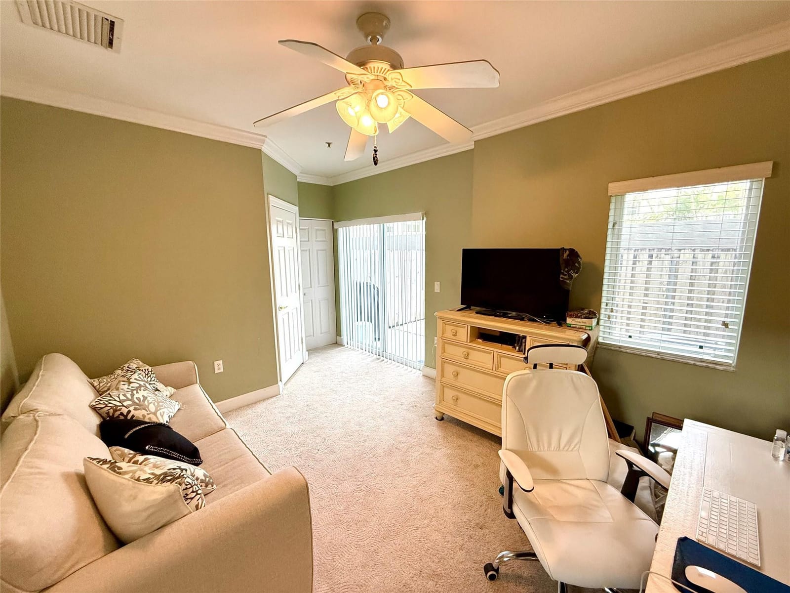 1951 Coral Heights Boulevard 402, Oakland Park, FL 33308 photo 14