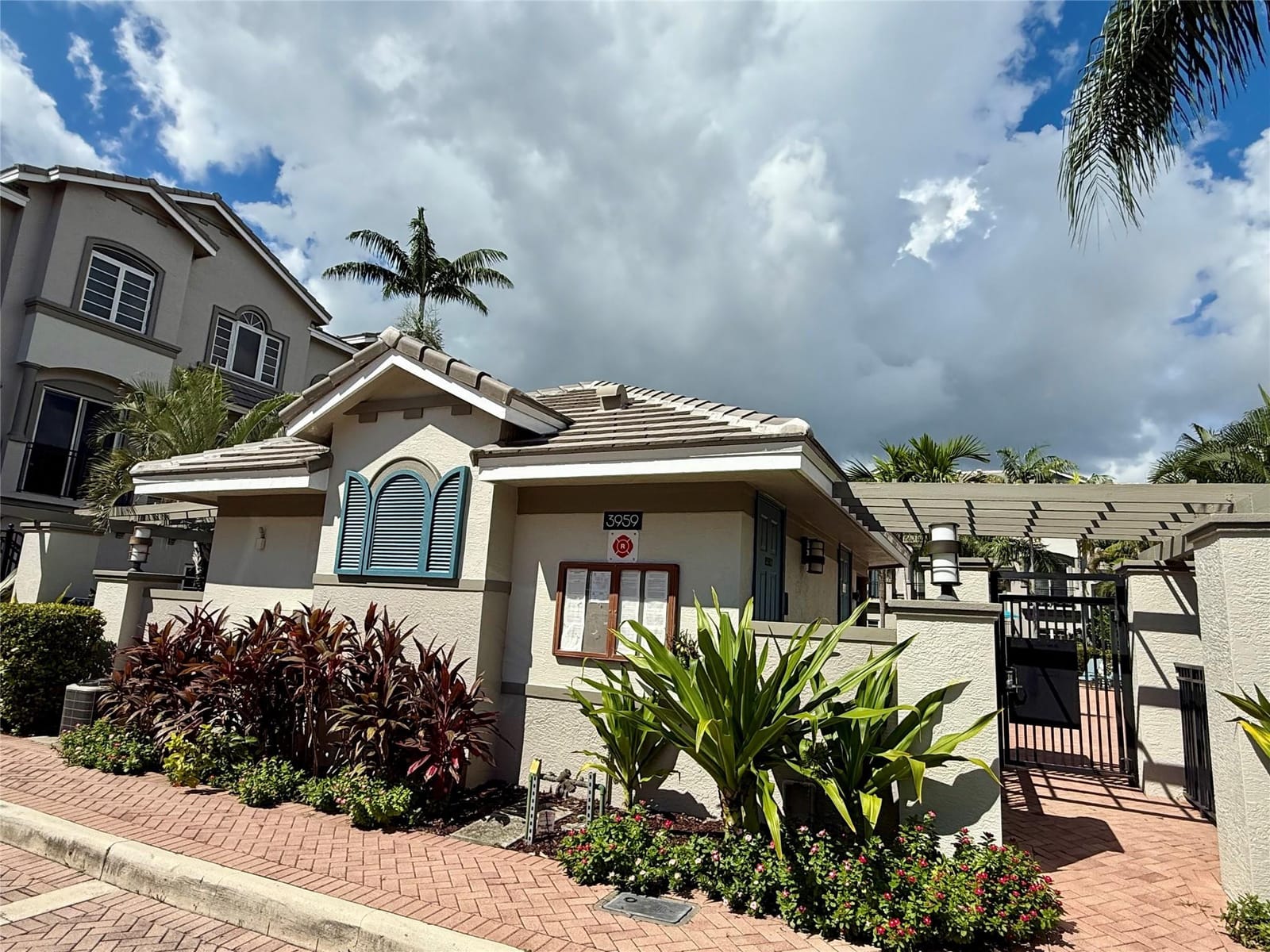 1951 Coral Heights Boulevard 402, Oakland Park, FL 33308 photo 18
