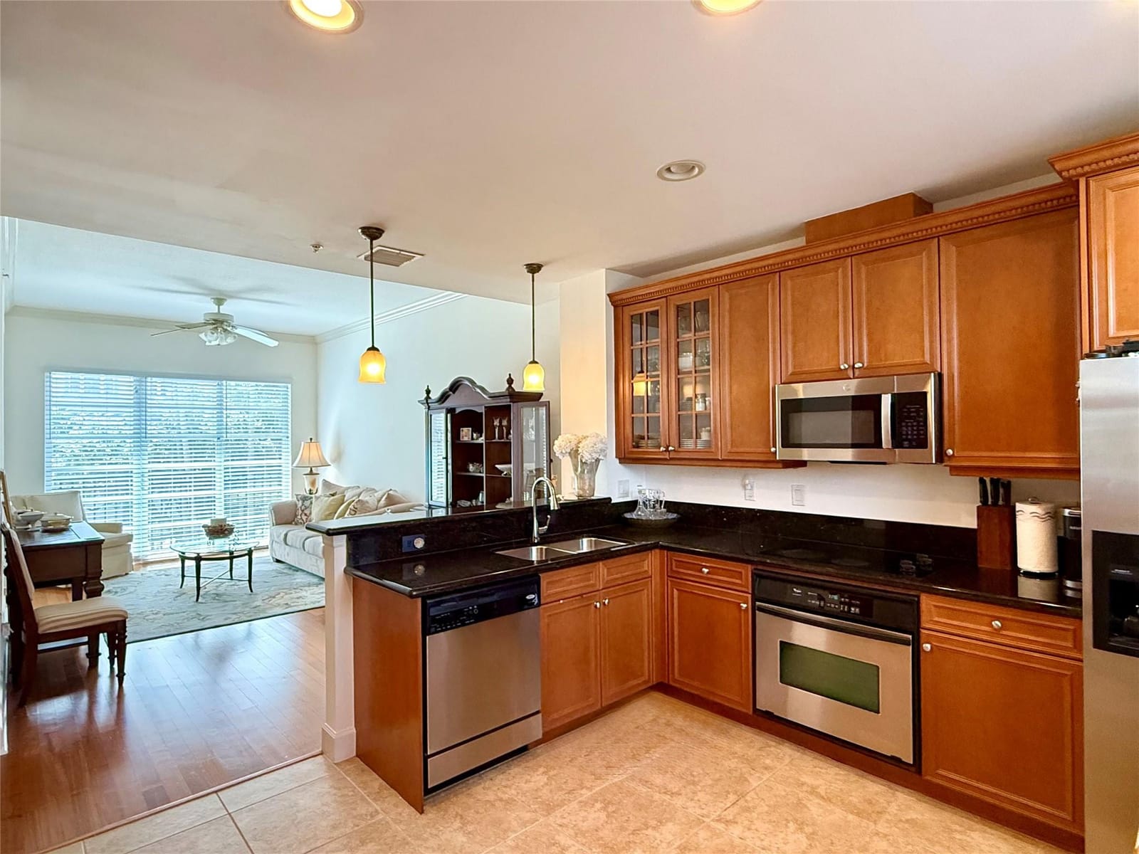 1951 Coral Heights Boulevard 402 — photo 4