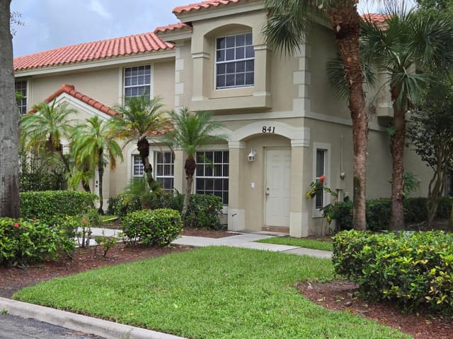 841 Summit Lake Drive, sold in Summit Lake, West Palm Beach, FL
