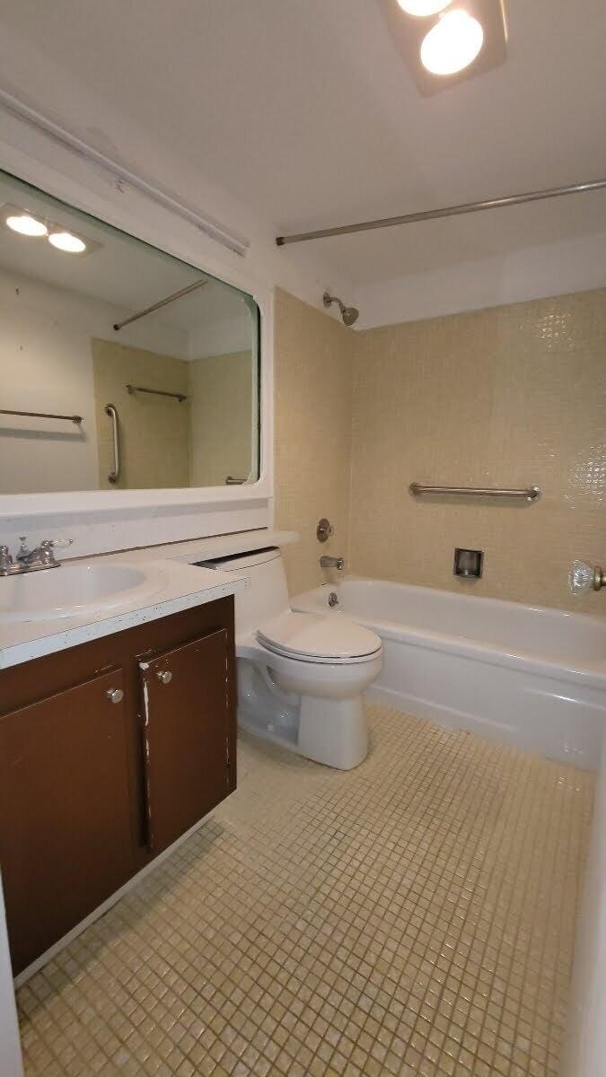208 Kent M — photo 9