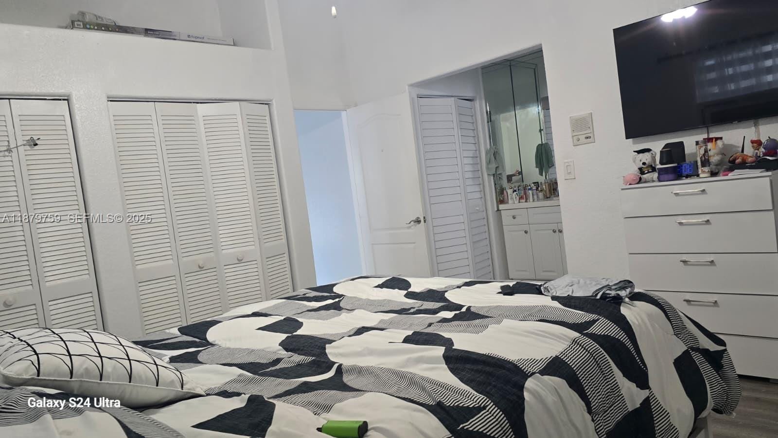 3240 W 76th Place, Hialeah, FL 33018 photo 17