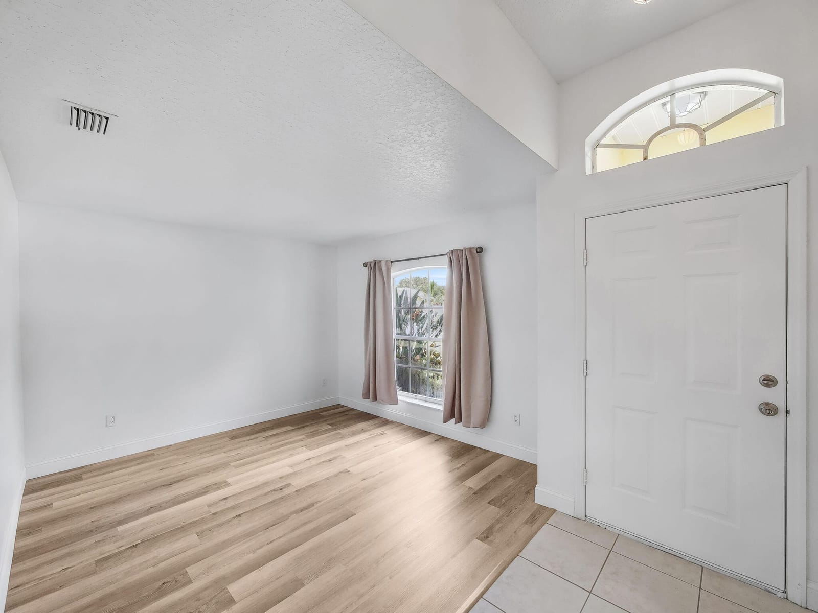 5323 NW Perez Court — photo 3