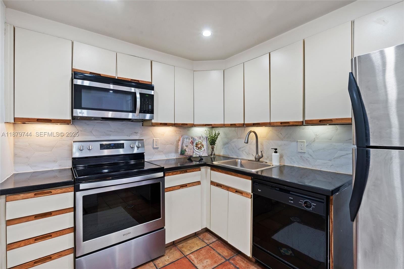 800 West Avenue 831, Miami Beach, FL 33139 photo 19