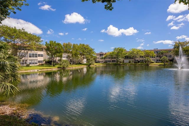 5000 NW 36th Street 509, sold in Clover Gardens, Lauderdale Lakes, FL