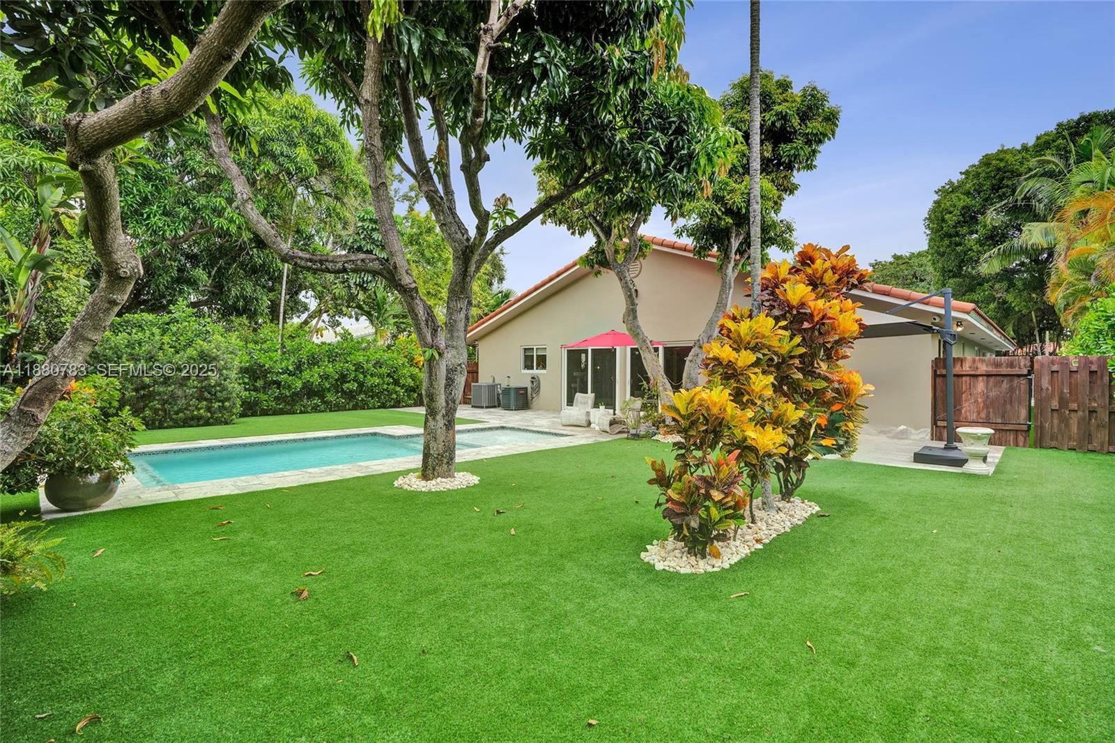 910 SW 23rd Road — photo 3