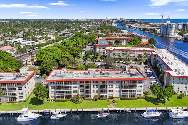 3050 NE 48th Court 303, Lighthouse Point, FL 33064