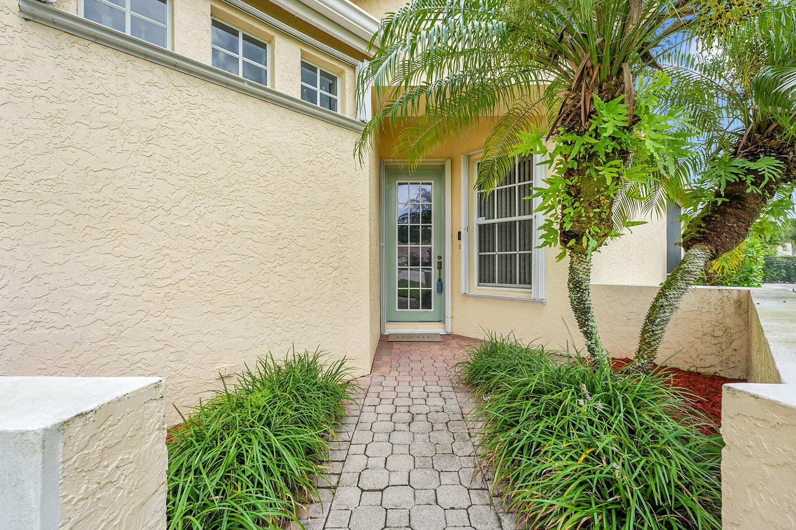 627 SW Saint Thomas Cove — photo 2
