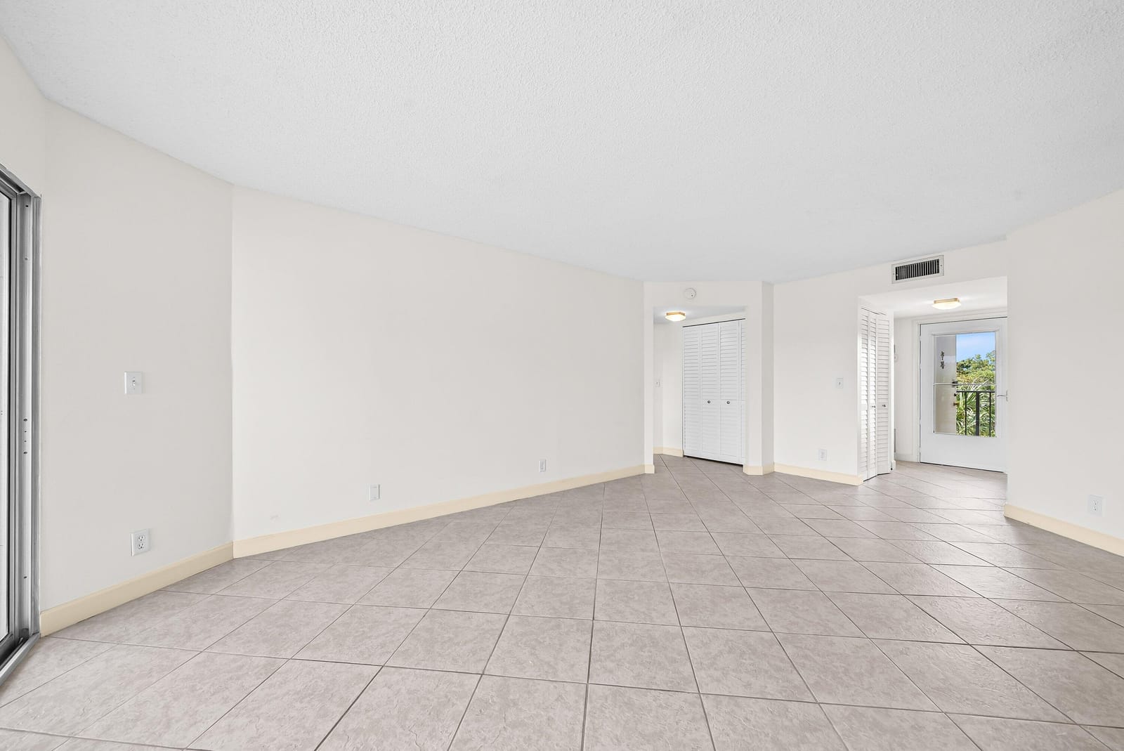 3595 Birdie Drive 406, Lake Worth, FL 33467 photo 8