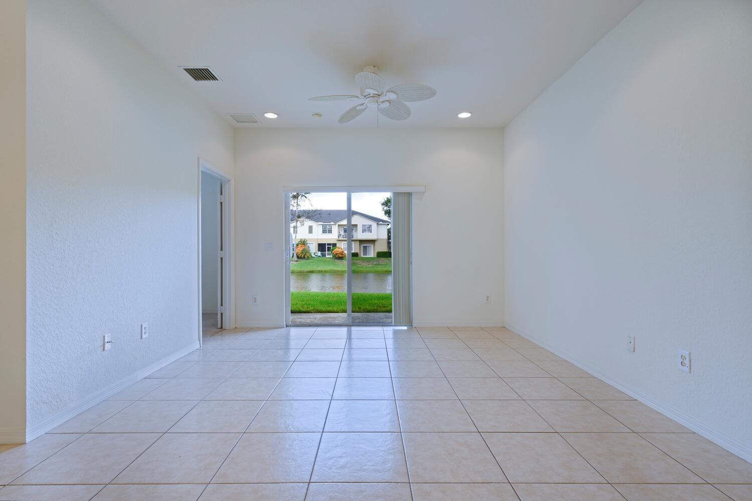 1561 SE Hampshire Way 104, Stuart, FL 34994 photo 6