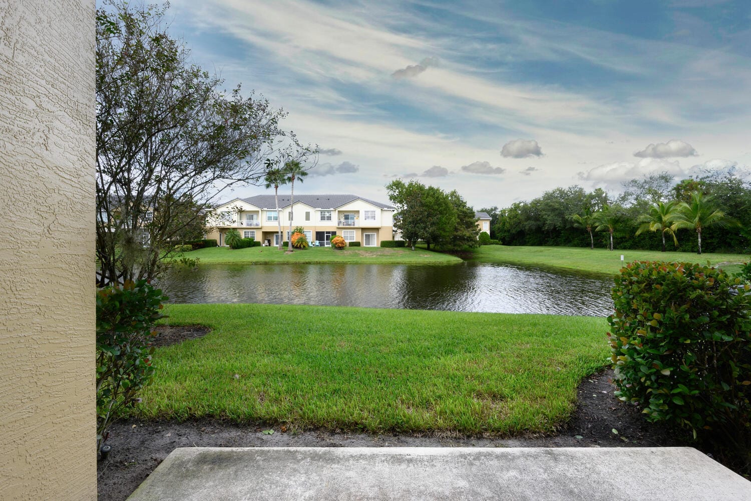 1561 SE Hampshire Way 104, Stuart, FL 34994 photo 7