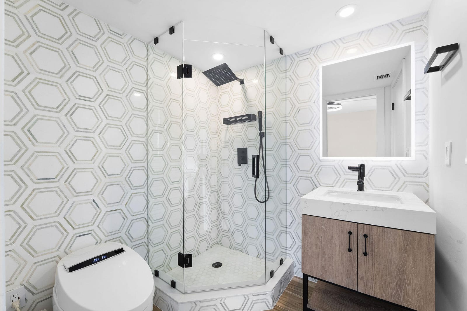911 Ocean Drive 201 — photo 2