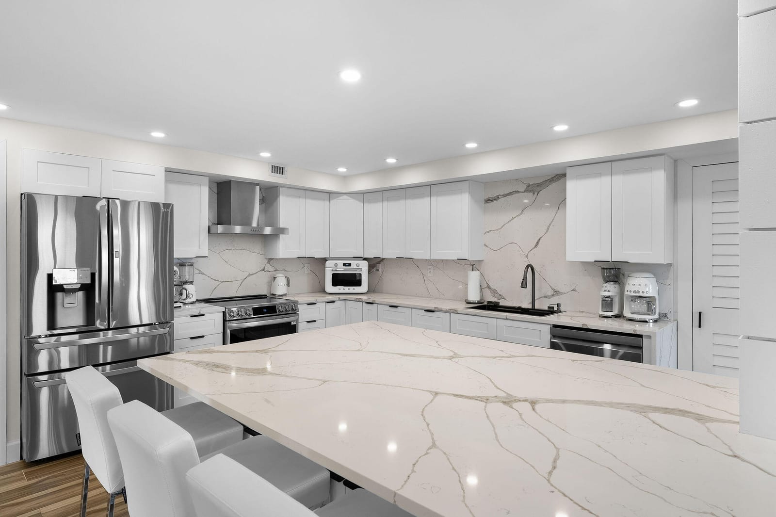 911 Ocean Drive 201 — photo 8